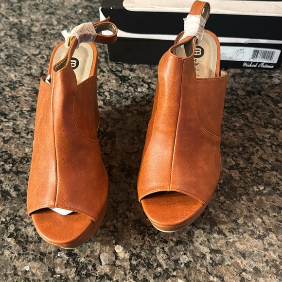 Michael Antonio cognac wedge peep toe NIB 7.5 - Picture 2 of 11